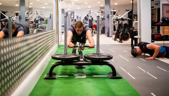 Steigerung von Kraft und Ausdauer bei intensiven Trainingseinheiten mit Steroiden